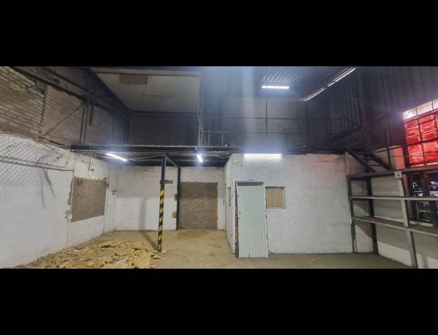 168M² WAREHOUSE TO LET IN AUREUS